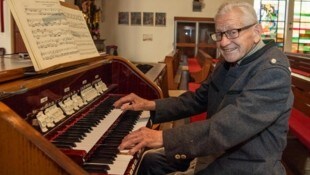 Schon seit mehr als 70 Jahren spielt Roland Popatnig bei Messen auf der Orgel in der Ferlacher ...