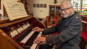 Schon seit mehr als 70 Jahren spielt Roland Popatnig bei Messen auf der Orgel in der Ferlacher ...