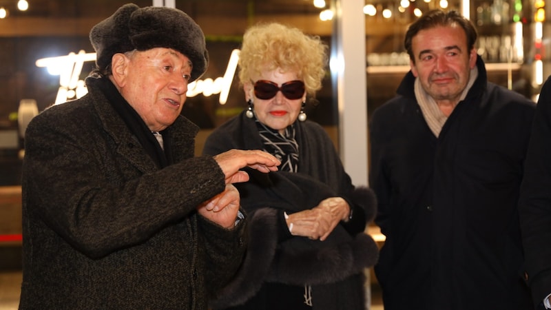 Richard Lugner mit seiner Ex-Frau Christine Gmeiner und seinem Sohn (Bild: Karl Schöndorfer / picturedesk.com)