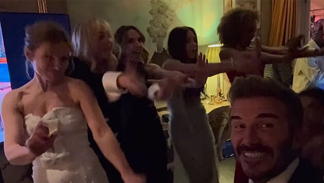 A Spice Girls ünnepelt, és Victoria Beckhammel együtt énekelték el a Stop című szuper slágerüket - és ez látszik is: David Beckhamnek tetszik! (Bild: www.instagram.com/davidbeckham)