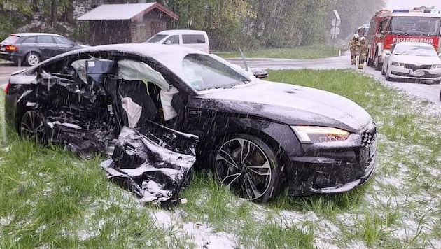 Ein Luxus-Audi überschlug sich in Oberndorf – unter anderem wurde ein zweijährigen Kind verletzt (Bild: FF Thalgau)