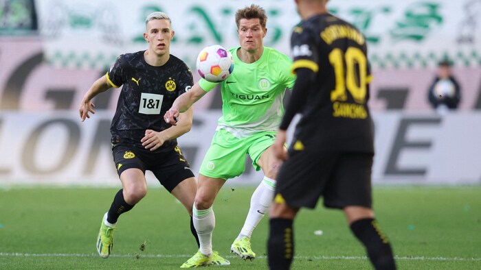 Mario Basler kritisierte Kevin Behrens (m.) scharf.