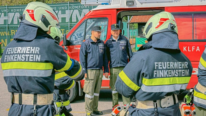 The examiners keep a constant eye on the firefighters.