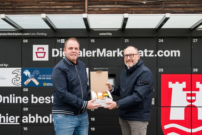 Gewinner des regionalen Wellnesskorbs von Fa. Goldglocke Herr Gerald Buchberger (li.) und ...