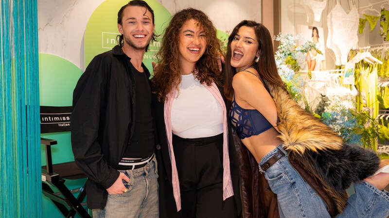 Aldin, Vivien und Intimissimi-Kampagnengesicht Grace im Münchner Intimissimi Store (Bild: Intimissimi/Marc Reimann)