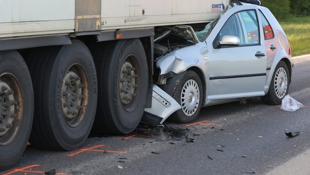 Der junge Autofahrer überlebte den Aufprall. (Bild: ©Matthias Lauber / laumat.at)