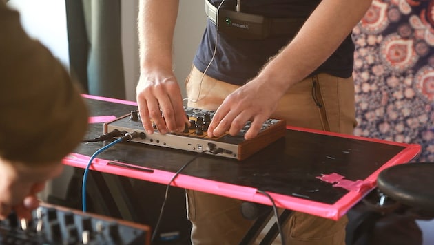 Ein neues elektronisches Musikkonzept für Gehörlose kommt nun live nach Wien. (Bild: Sub_Bar)