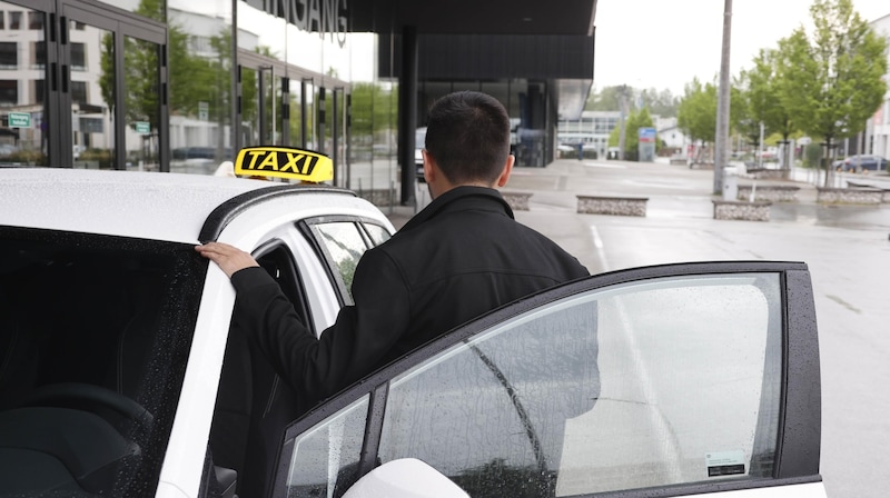 Franz Manussiger ist wie seine Kollegen fassungslos: Die Taxi-Einbruchserie geht weiter. (Bild: Tschepp Markus)