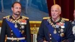 Kronprinz Haakon und König Harald von Norwegen (Bild: Terje Pedersen / NTB / picturedesk.com)