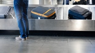 Weil ihr Gepäck nicht bis zum Endziel durchgecheckt wurde, verpasste eine Familie aus Wien ihren Anschlussflug. Schuld an der Misere waren getrennte Beförderungsverträge. (Bild: hadrian- ifeelstock)