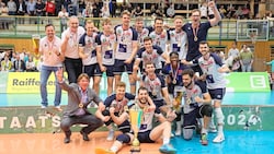 Die Hypo-Volleyballer jubelten über den 12. Meistertitel in der Klubgeschichte. (Bild: GEPA pictures)