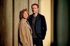 Corinna Harfouch und Mark Waschke ermitteln am „Tatort“ in Berlin (Bild: rbb/Pascal Bünning)