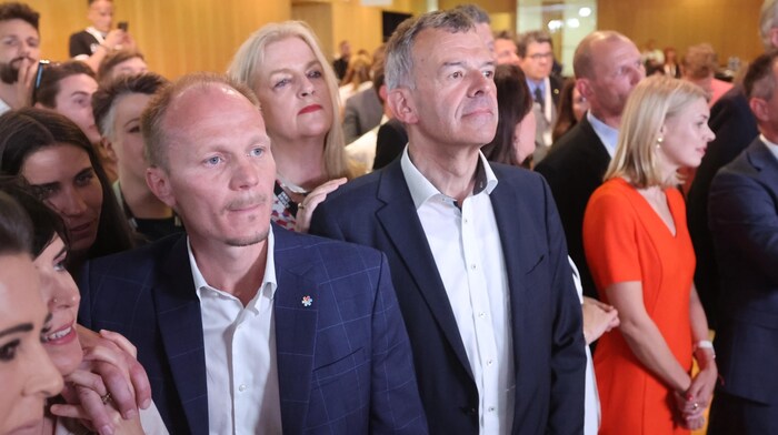 On election Sunday, people stared spellbound at the screens as the results were announced. Not everything that could be seen there was free of errors.