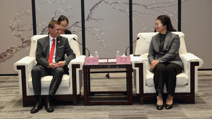 Landesrat Achleitner im Gespräch mit Bürgermeisterin Li Ling.