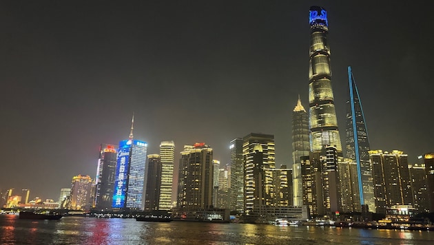 The skyline on the Bund in Shanghai is impressive for visitors from all over the world. (Bild: Land OÖ/Grilnberger)