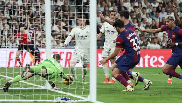 The controversial scene in the clash between Real Madrid and FC Barcelona (Bild: AFP)