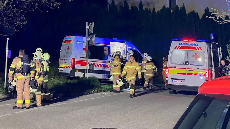 A rescue operation was carried out in Obertrum on Monday. A family had acute symptoms of poisoning. (Bild: Markus Tschepp)