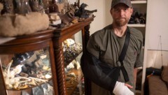 Will Georgitis mit seinem einbandagierten Arm nach dem Alligatorangriff (Bild: ASSOCIATED PRESS)