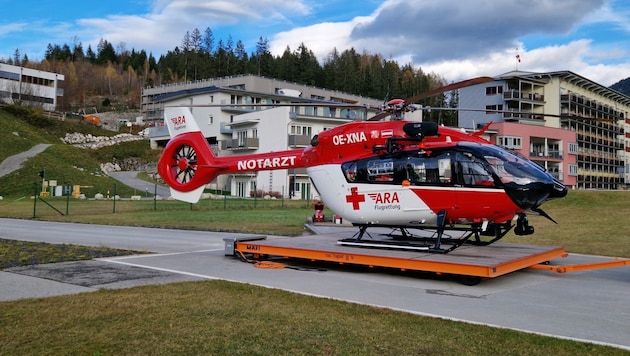 The boy was first flown to the hospital in Reutte (pictured) and then transferred to the hospital in Innsbruck. (Bild: Hubert Rauth)