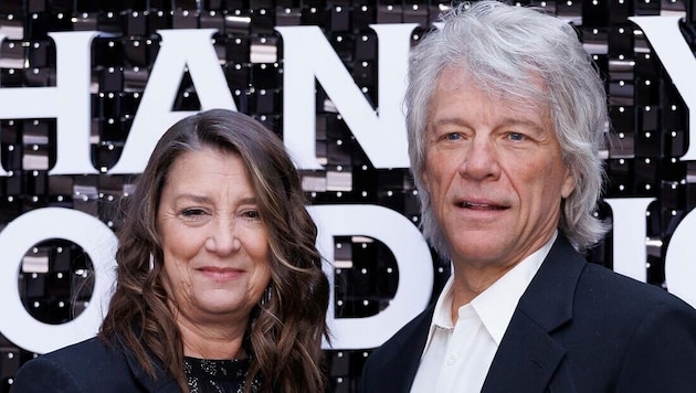 Jon Bon Jovi mit seiner Frau Dorothea Bongiovi (Bild: APA/Vianney Le Caer/Invision/AP)
