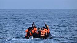 Jährlich versuchen Zehntausende Menschen, in kleinen Booten über den Ärmelkanal von Frankreich aus nach Großbritannien zu gelangen. (Bild: AFP)