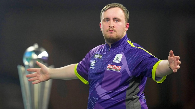 Der erst 17-jährige Luke Littler ist bereits Vize-Weltmeister und der Shootingstar der Darts-Szene. (Bild: Copyright 2024 The Associated Press. All rights reserved)