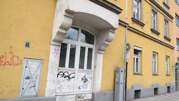 In Innsbruck stehen Tausende Wohnungen leer, eine erhöhte Abgabe von mehreren hundert Euro pro Monat soll diese dem Wohnungsmarkt zuführen. Doch es gibt Bedenken beim Datenschutz, das Land wartet noch zu. (Bild: Birbaumer Christof)