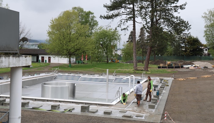 In Hall laufen derzeit die Sanierungsarbeiten am Freibad auf Hochtouren. Ende Juni soll dem ...