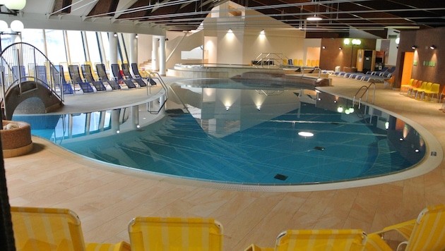 In Axams, the indoor pool remained closed in winter for financial reasons. (Bild: zVg)
