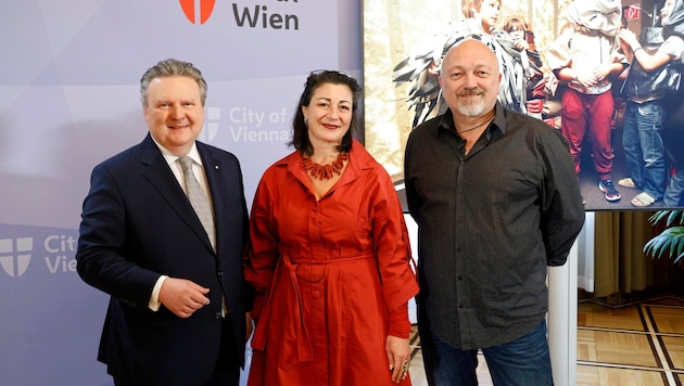 Bürgermeister Michael Ludwig, Kulturstadträtin Veronika Kaup-Hasler mit Theatermacher Stephan Rabl (von links nach rechts) (Bild: klemens groh)