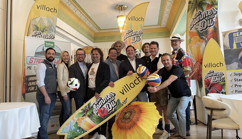 Villacher Sommer Baggern vor dem Rathaus und Surfen auf der Drau