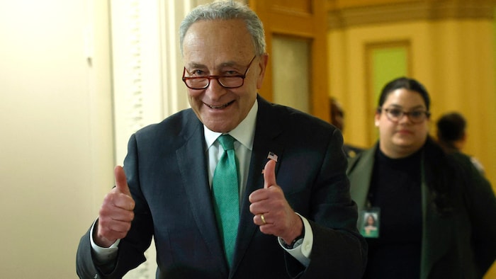 US-Senator Chuck Schumer ist erfreut über die Billigung der Ukraine-Hilfen.
