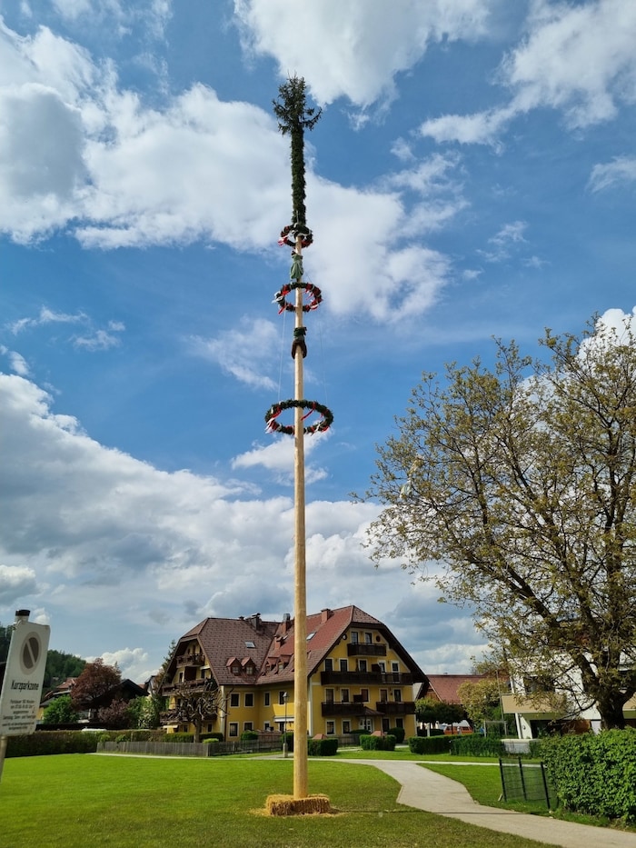 Alles neu macht der Mai! Und diesen Aufbruch stellen wir seit vielen Generationen im Maibaum dar.