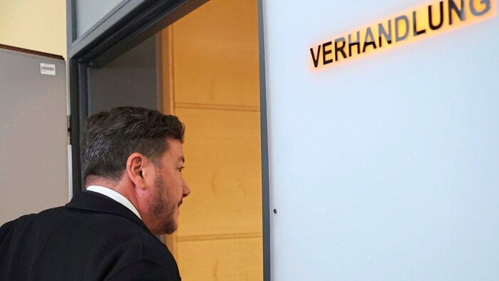 Interessant dürften auch die Steuerakten des Unternehmers werden sowie dessen Beziehungen zu ...