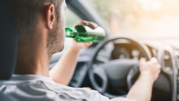 Drinking behavior begins insidiously, sometimes it ends in a human catastrophe. We show fates and give good advice with experts. (Bild: stock.adobe.com/and.one)