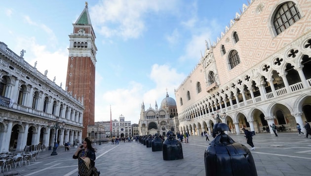The tower and foundations of St. Mark's Basilica are now being inspected. (Bild: AP/Luca Bruno)