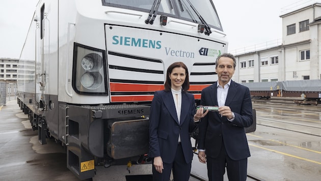 Christian Kern vasúti menedzser új munkakörében is együtt dolgozik a Siemens Mobility főnökével, Tanja Kieneggerrel. (Bild: MARKUS SCHIEDER
www.creativemarc.eu)