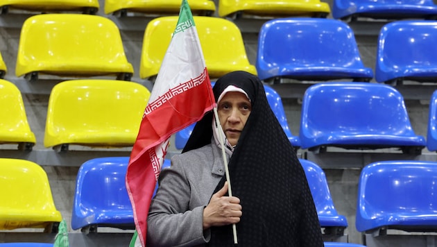 The stadium ban on women in Iran, which was lifted just a few months ago, is reportedly to be reinstated. (Bild: APA/AFP/ATTA KENARE)