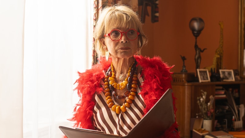 Ihr Look ist teilweise ihrem Vorbild Iris Apfel nachempfunden – zumindest was das Styling angeht!  (Bild: Daniel Dornhöfer)