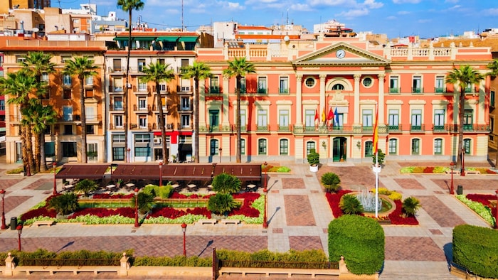 Murcia überzeugt mit prachtvollen Bauwerken sowie beeindruckenden Traditionen.