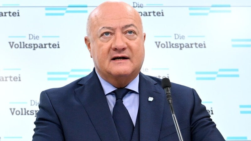 ÖVP General Secretary Christian Stocker: "Vice-Chancellor Kogler and Environment Minister Gewessler clearly lack any awareness of the law." (Bild: APA/HANS KLAUS TECHT)
