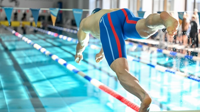 Schwimmern kann man beim Training zusehen.