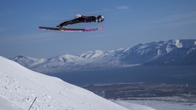 Ryoyu Kobayashi flew to an incredible 291 meters in Iceland. (Bild: Joerg Mitter / Red Bull Content Pool)