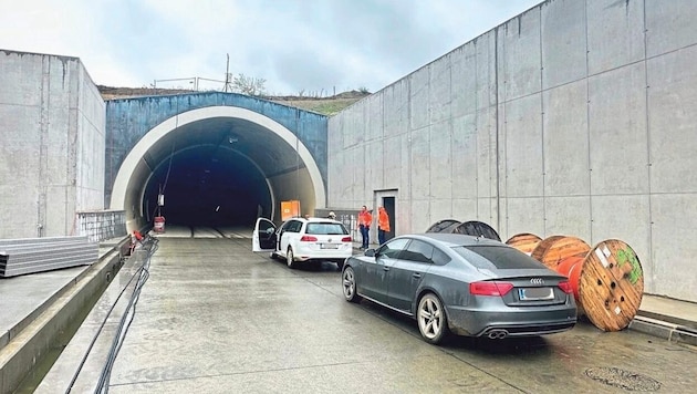 Seit Beginn der Arbeiten lockt das Straßenprojekt immer wieder Diebe an, die Baumaterialien im Visier haben. (Bild: Christian Schulter)