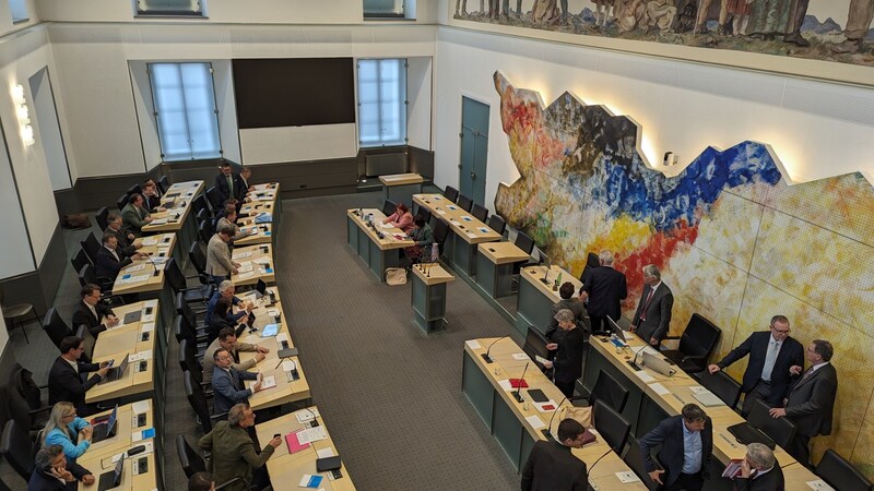 14. Landtagssitzung Streit um „Schuldenlawine“, Einigkeit beim Wolf