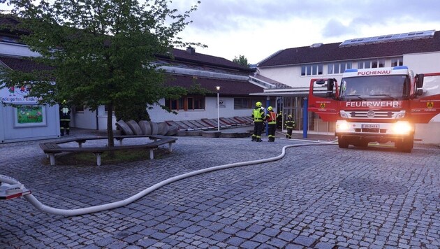 Die Feuerwehr musste um 6 Uhr früh zu dem Jugendzentrum in Puchenau anrücken (Bild: FF Puchenau)