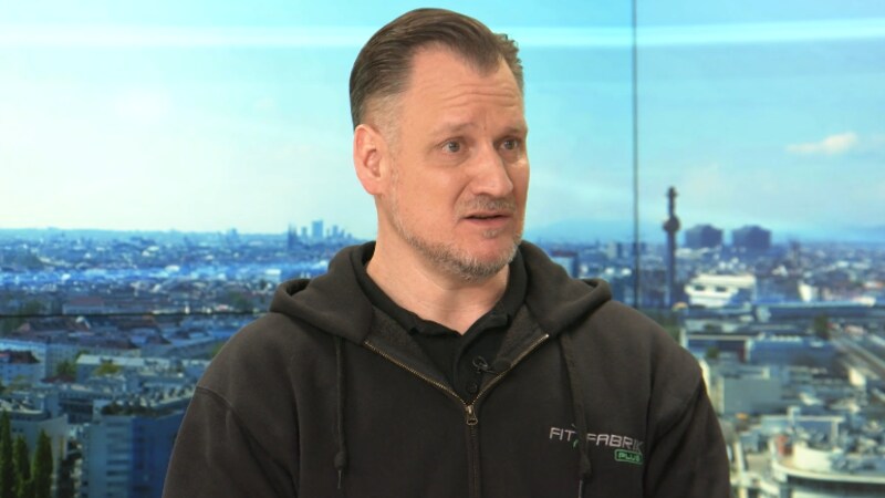 Michael Zrost, Managing Director of Fit Fabrik (Bild: krone.tv)