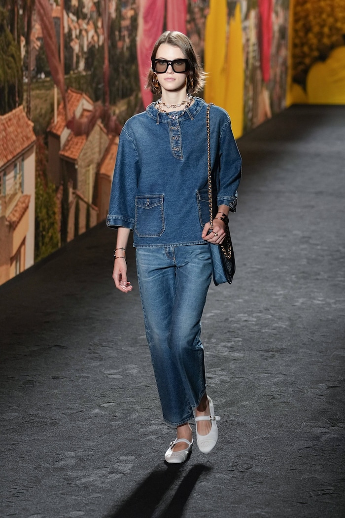 In der Chanel-Kollektion konnte dieses tolle Denim-Shirt bestaunt werden.