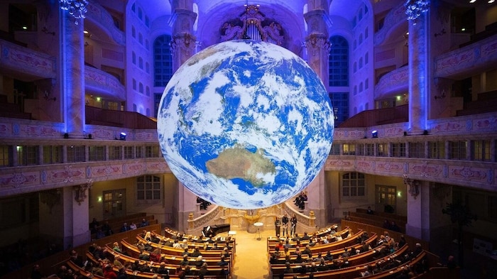 Weltkugel-Installation „Gaia“,