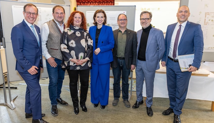 Project chosen: Wolfgang Gleissner, Deputy Mayor Martin Schirmböck, Prison Director Daniela ...